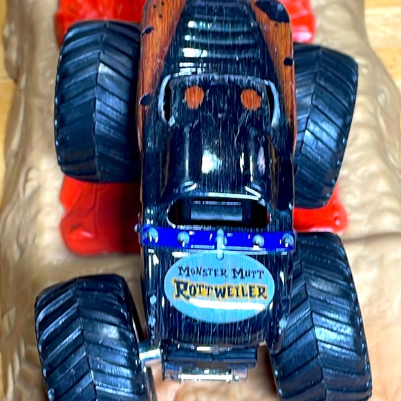 Monster Mutt Rottweiler - Picture 2 of 3